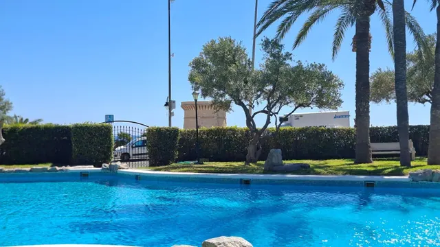 Bonito apartamento con vistas y piscina — 37