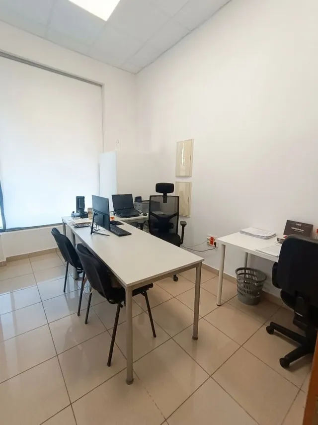 Local comercial en venta en Ronda Norte (Badajoz) – 94 m2, 2 escaparates y 3 m de fachada — 6
