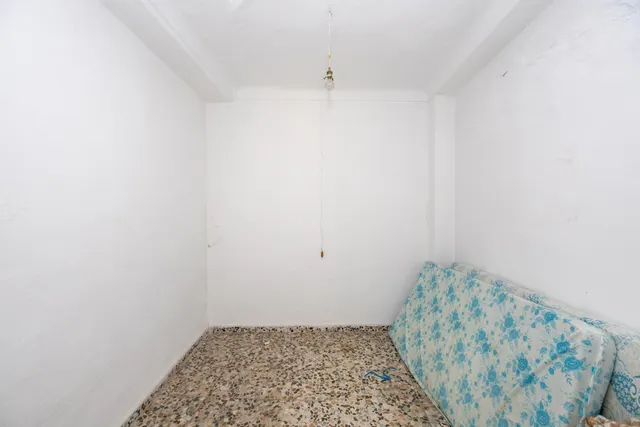 Casa para reformar en el centro de Lanjarón con gran potencial de inversión — 25