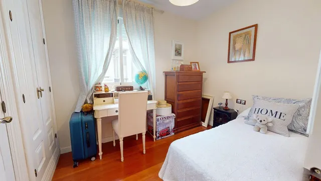 Magnifica vivienda de 4 dormitorios, convertida en 3 dormitorios, con dos baños, vestidor y terraza — 16