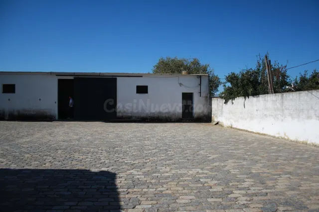 Magnifico terreno, para construir cocheras o viviendas en Se