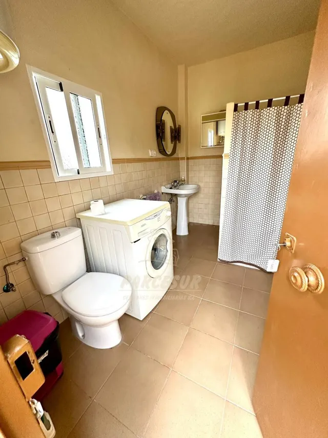 Almodóvar. Parcela de terreno de unos 1400 m con casita y pi - foto 5