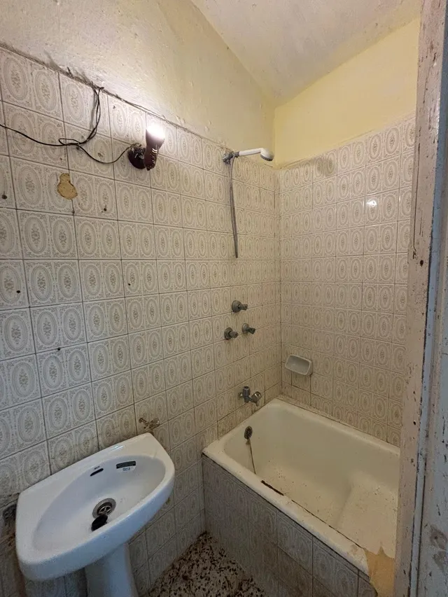 Apartamento a reformar en el Casco Antiguo de Estepona – Ideal para inversión — 9
