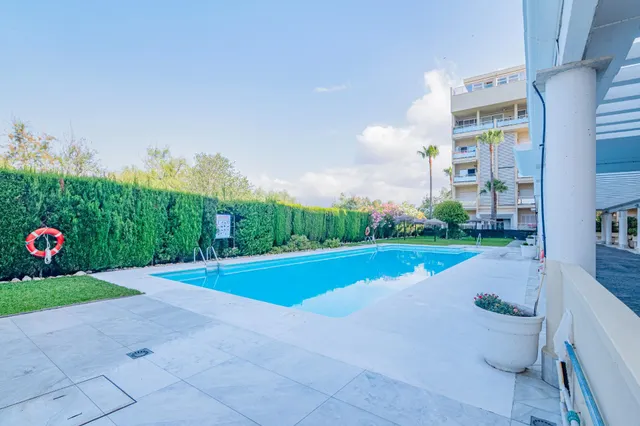 ¡Tu oasis junto a mar! Precioso piso de 2 dormitorios con terraza, piscina y garaje en Playa Poniente, Motril. — 37