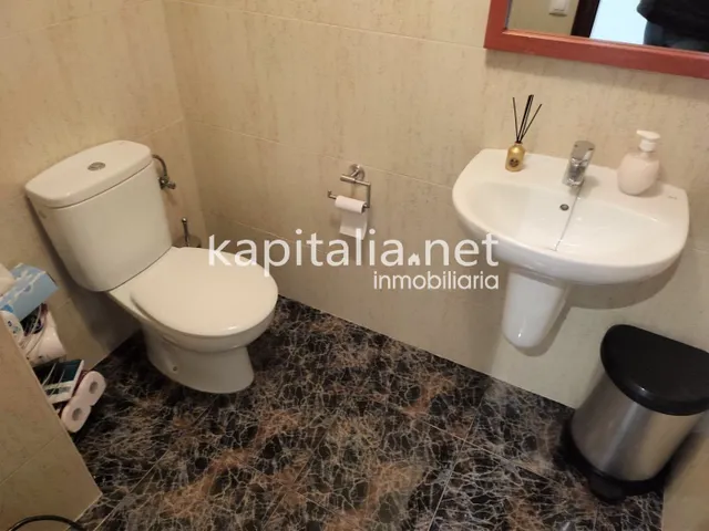 Locales comerciales a la venta en Ontinyent, zona El Llombo. — 12