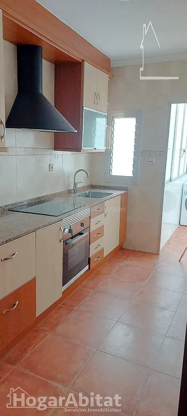 MUY AMPLIO, LUMINOSO Y SEMIREFORMADO CON BALCÓN - foto 5
