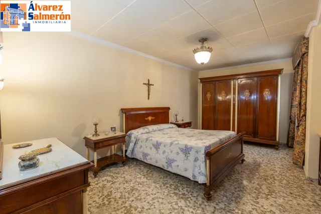 Amplia vivienda en pleno centro de Granada — 9