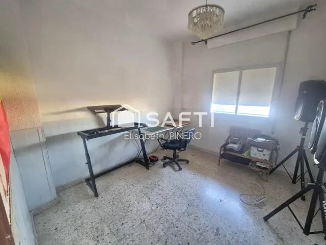 ¡Totalmente amueblado! Espacioso piso de 4 dorm. con gran terraza y lavadero en el centro de Montijo – ¡Todo exterior! — 8