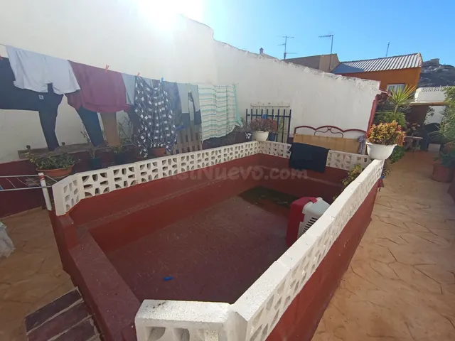 CASA DE PUEBLO CON GARAJE Y PATIO - foto 3