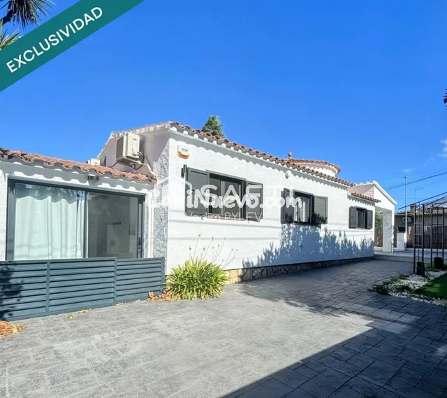 Encantadora casa en una de las mejores zonas de Empuriabrava - foto 2
