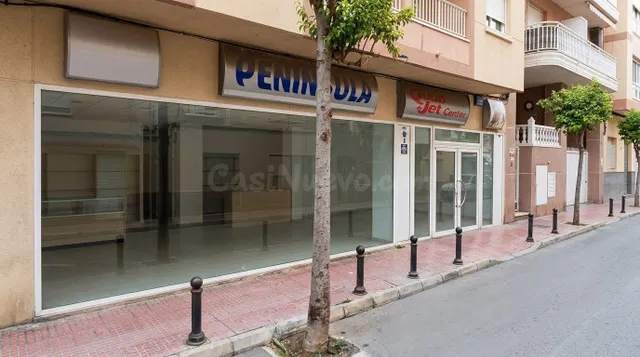 Local Comercial en Ramon Gallud 208