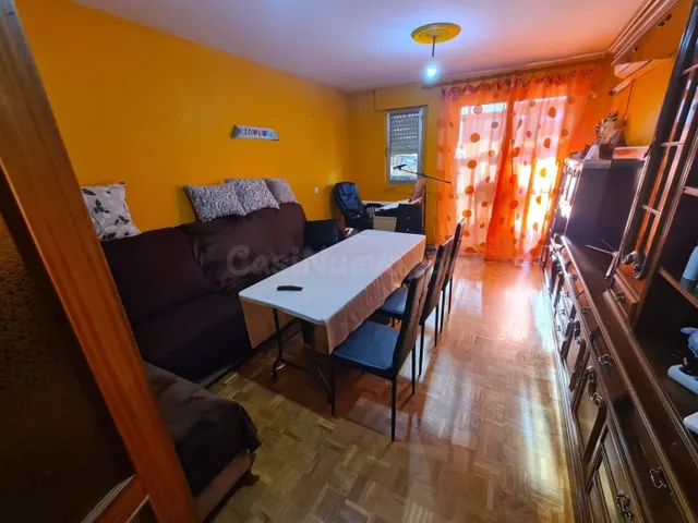 SE VENDE AMPLIO PISO EN VALENCIA DE DON JUAN, COCINA, SALÓN, - foto 3