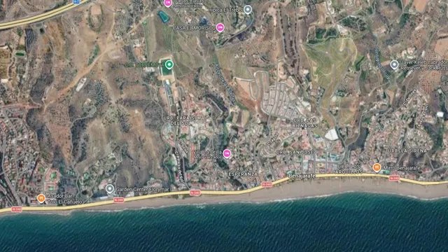 Nuda propiedad en Benajarafe con vistas al mar y apartamento - foto 2