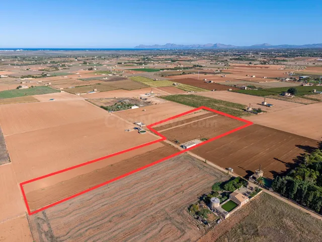 Terreno rústico de 14.206 m2 en Sa Pobla con construcción ag