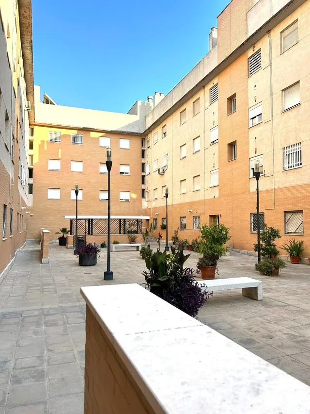 Piso de 4 habitaciones y parking en Pino Montano, Sevilla - foto 2