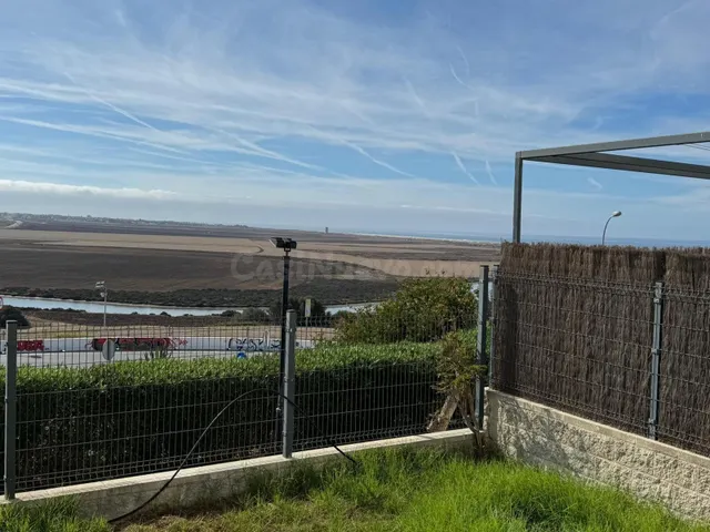 CASA CON TERRAZA Y JARDÍN EN CONIL DE LA FRA. - foto 2