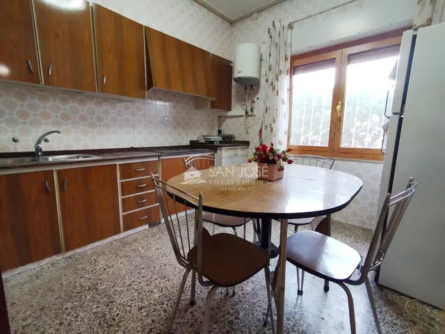 SE VENDE CHALET EN PARCELA URBANA EN LA ROMANA — 34