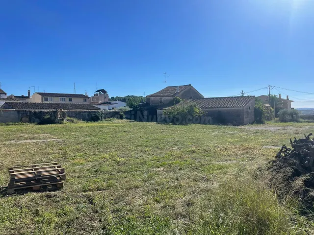CASA DE PUEBLO CON TERRENO EN VENTA EN LES CABANYES - foto 2