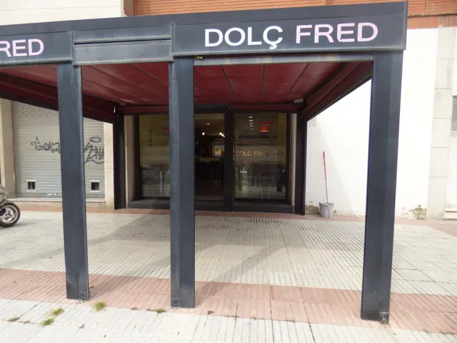 Local montado como cafeteria en buena zona. — 27