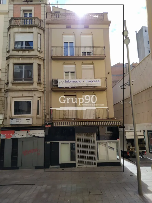 ATENCIÓN INVERSORES!! EDIFICIO EN EL  EIX COMERCIAL — 2