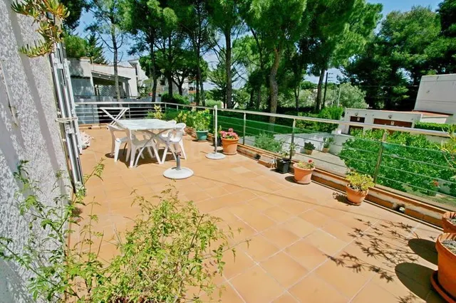Fantástico piso luminoso con gran terraza en zona tranquila