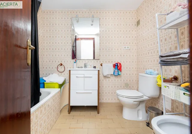 En Venta Piso de 4 dormitorios con ascensor, ideal para reformar a tu gusto. — 22