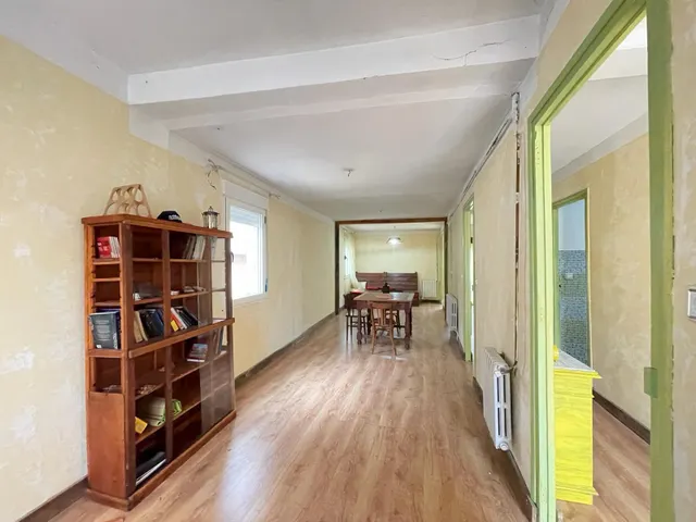 SE VENDE CASA EN CORULLÓN — 18