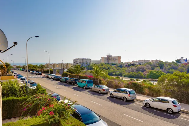 Luminoso apartamento, con gran solárium privado y vistas, en "La Mata", Torrevieja — 30