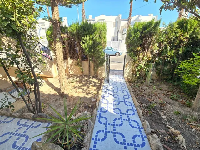 Bungalow en Planta Baja con Gran Jardín y Piscina en Torrevi - foto 2
