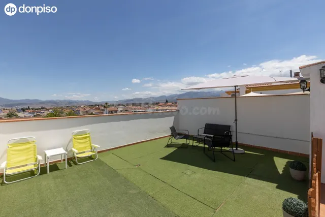 Ático con gran terraza y garaje en el centro de Alhendín – l