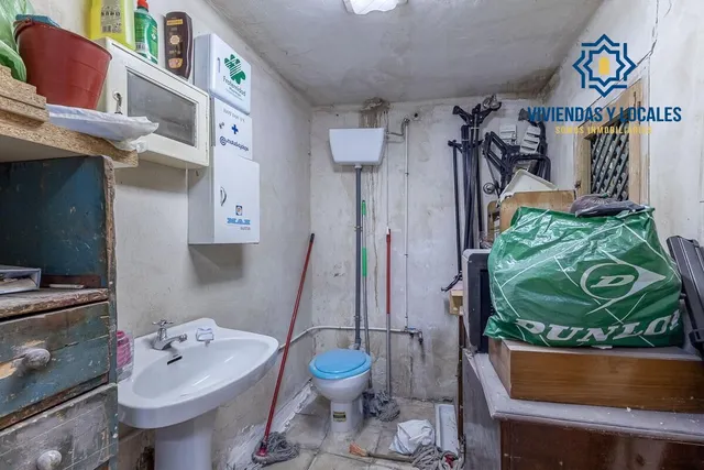 Estos dos grandes locales en pleno centro de Granada ofrecen una oportunidad única para tu negocio. — 13