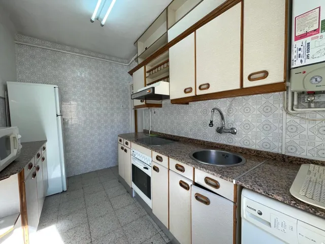 SE VENDE PISO ZONA ALTA — 9