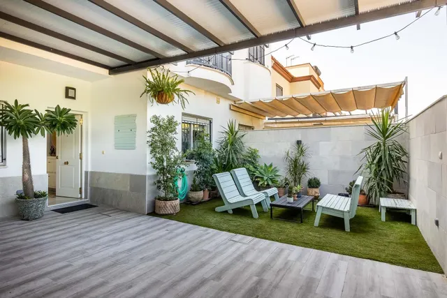 Vivienda adosada reformada, amplia y lista para entrar a vivir — 2