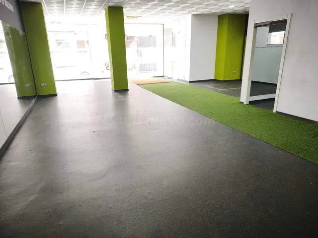 LOCAL COMERCIAL MUY CENTRICO TOTALMENTE ACONDICIONADO - foto 3