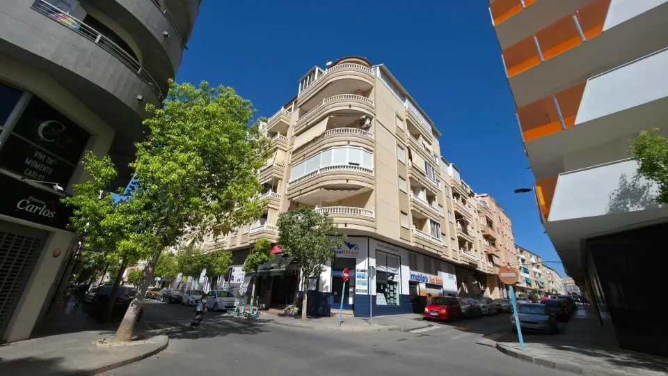 GRAN APARTAMENTO EN TORREVIEJA: 3 HAB, 2 BAÑO