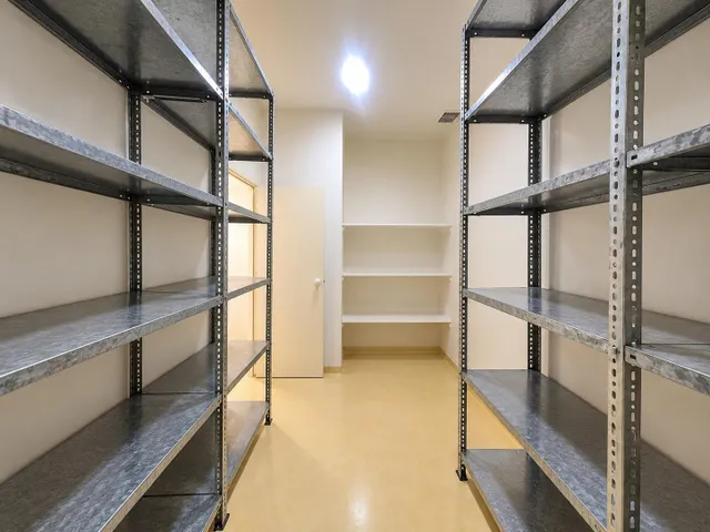 Local comercial, en alquiler, con gran visibilidad en tablero bajo — 12