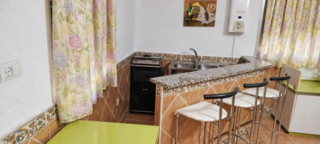 Amplio chalet con piscina y vivienda auxiliar en parcela de 1.665 m2 en la gorgoja — 8
