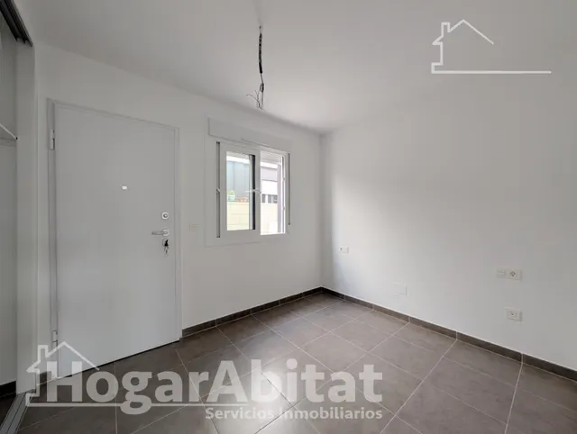 Estrena estilo de vida en este moderno adosado con gran porche, terraza, patio y piscina comunitaria — 10