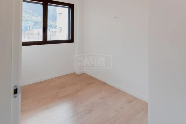 Si buscas una vivienda nueva a estrenar, con jardín privado y en pleno centro, este piso es una oportunidad única. — 14