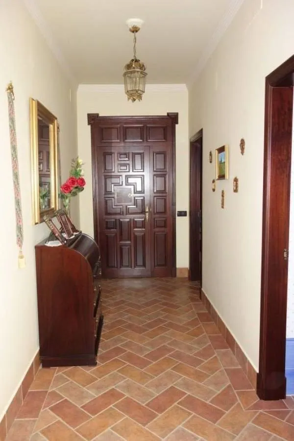 Casa nueva, 4 dormitorios, garaje , "próximo a centro" — 17