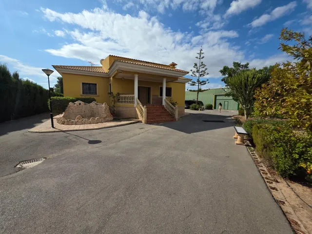 Chalet con piscina, casa de invitados y nave de 300 m2 a 1 km de Elche — 10