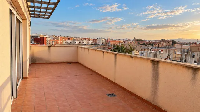 Tu nuevo hogar, con el cielo como vecino. Ático a estrenar en Ronda Sur. — 11