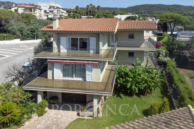 Gran casa de 6 habitaciones con jardín a 200 m del centro de