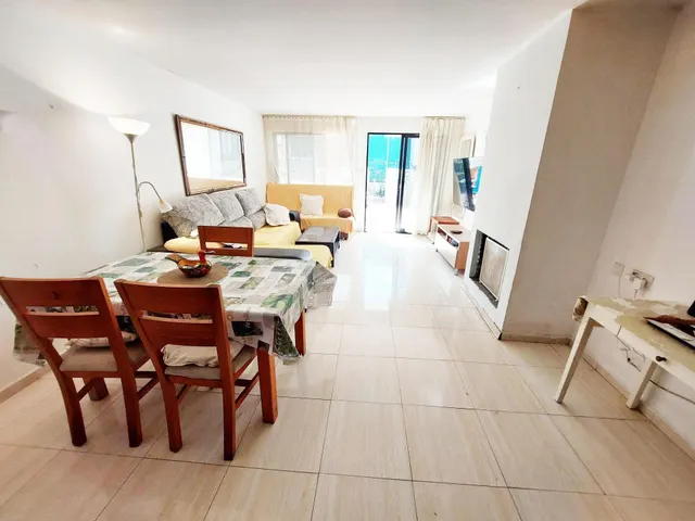 Casa Adosada con Gran Potencial a Pasos de la Playa — 8