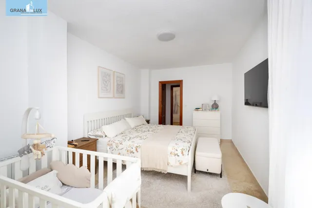 Piso y cochera en venta junto Acera de Darro. — 23