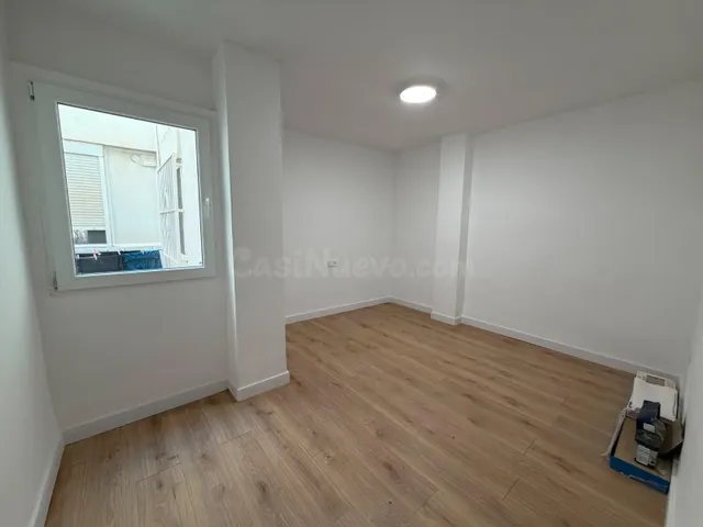 Apartamento con terraza, Alicante, Torrevieja, Playa del Acequión. 3 habitaciones, 108 m2, 90 metros al mar — 28