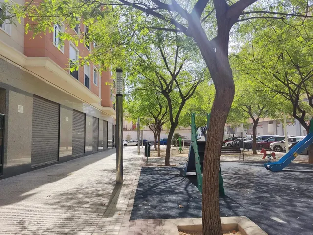 LOCAL para poner tu NEGOCIO o con posibilidad de CAMBIO DE USO. — 7