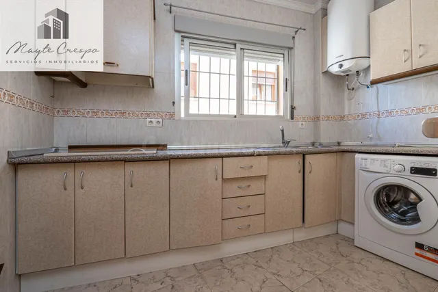 Amplia Casa en Venta en Guadix - Oportunidad de Inversión - foto 4