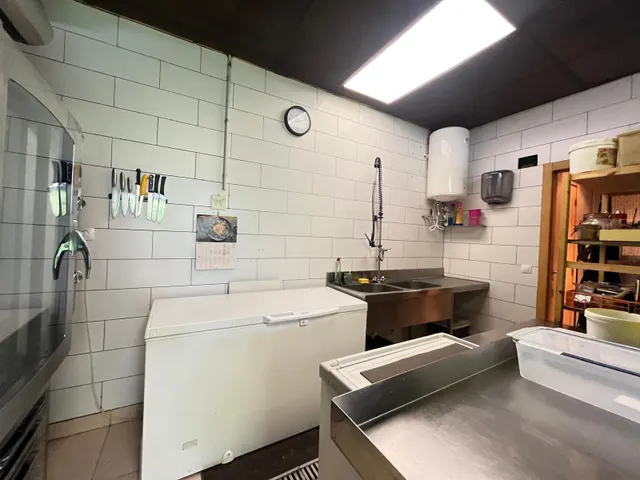 Traspaso de local Restaurante en calle Peatonal — 39