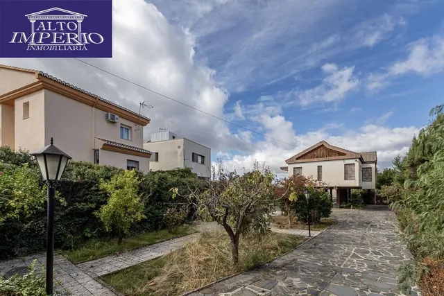 Gran casa con parcela y piscina en Cájar — 32